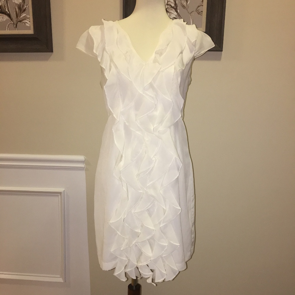 Romeo&Juliet Couture SZ M Cream Front Ruffle Dress